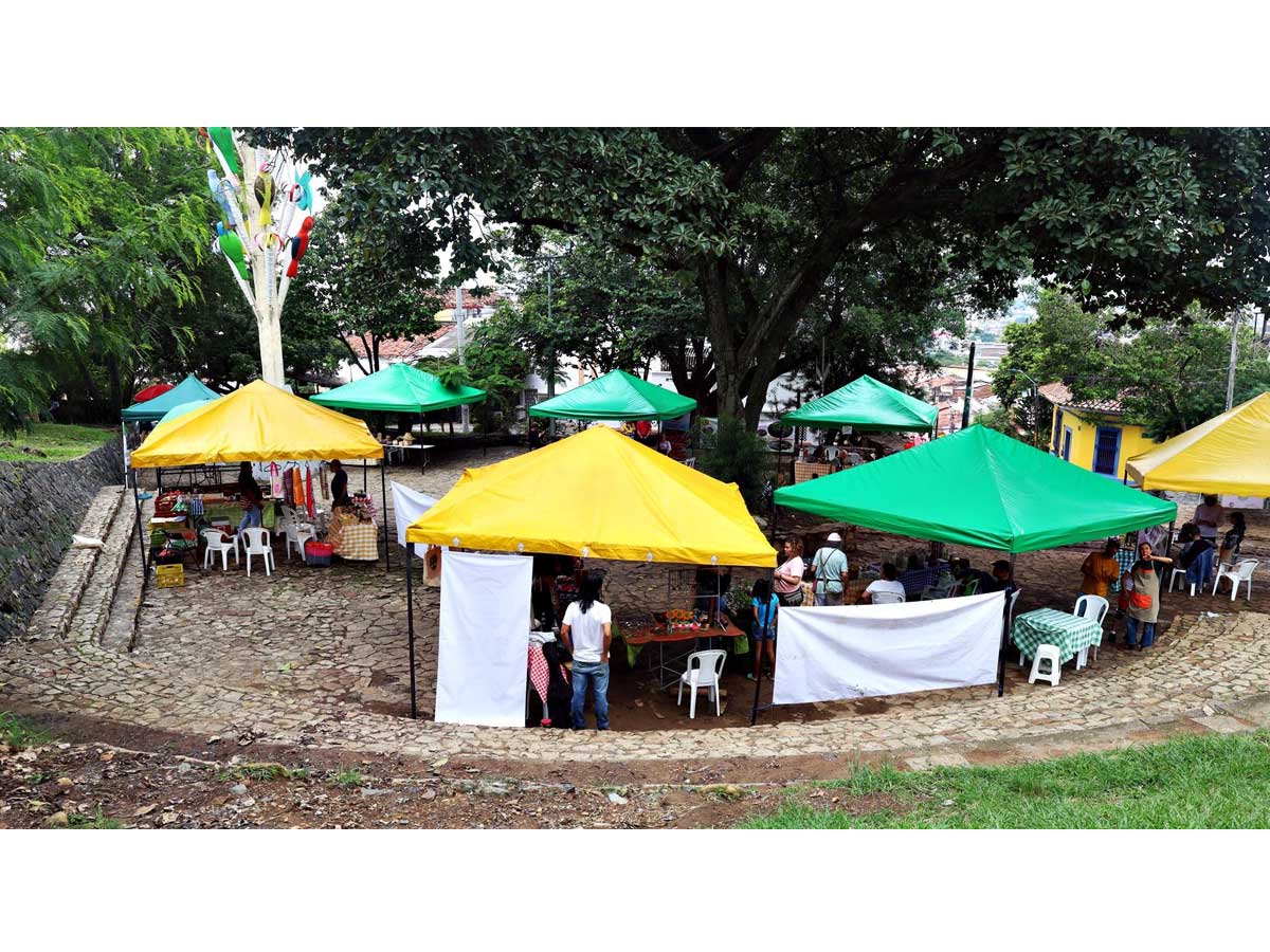 ecobarrios-cali-san-antonio-mercado-organico-2